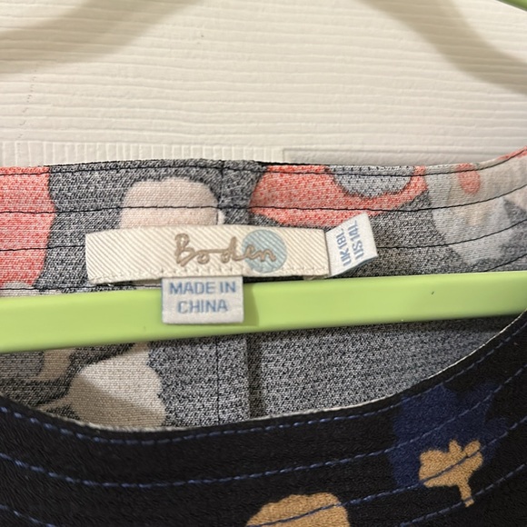 Boden size 14 L black dress with flower prints gray condition - Picture 2 of 4